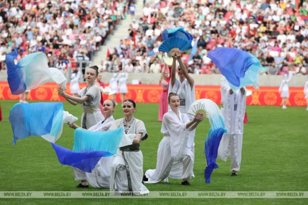 
Шальная мысль Лукашенко и сюрприз от Си Цзиньпина. Как в Минске появился Национальный футбольный стадион
