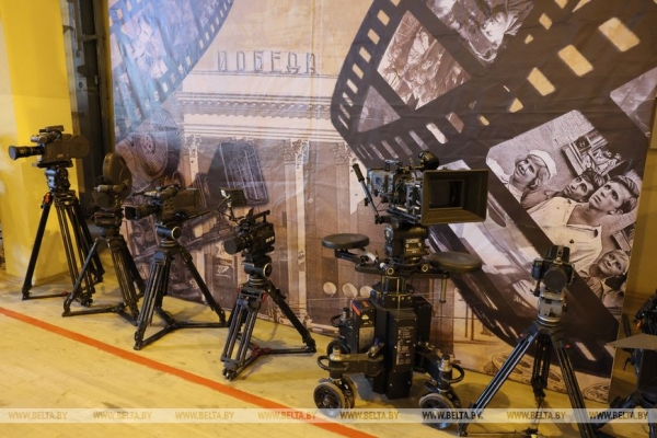 Лукашенко о "Беларусьфильме": пусть производят, продают и живут, нет - до свидания