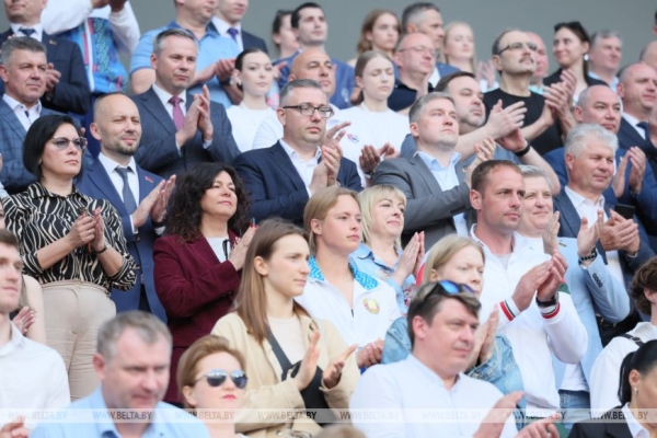 
Шальная мысль Лукашенко и сюрприз от Си Цзиньпина. Как в Минске появился Национальный футбольный стадион
