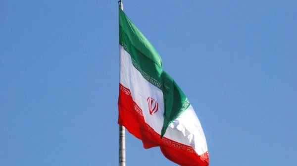 Иран открыл воздушное пространство еще над двумя частями страны Иран открыл воздушное пространство еще над двумя частями страны