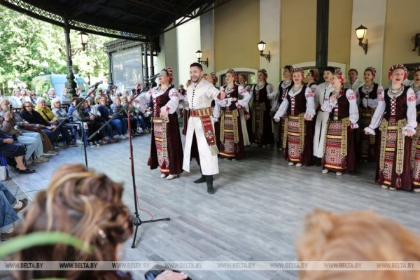 В Александровском сквере Минска стартовал цикл концертов выходного дня 