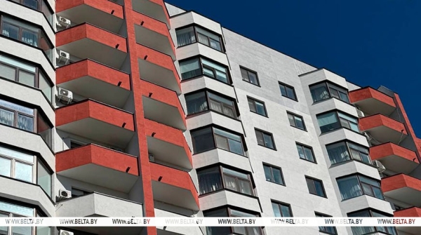 Лукашенко: жилищный вопрос военнослужащих надо решить за три года