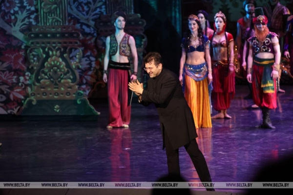 Спектакль "Тысяча и одна ночь" Приморской сцены Мариинского театра открыл фестиваль "Балетное лето" в Большом