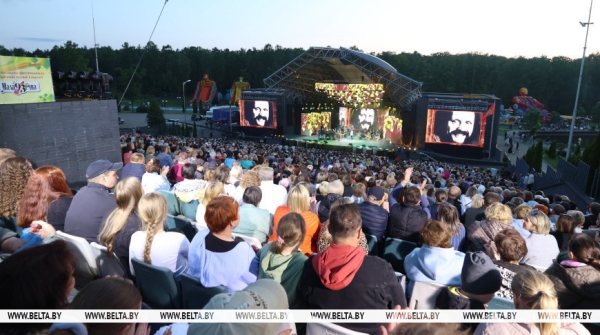 Фестиваль белорусской песни и поэзии в Молодечно завершился концертом в память о Мулявине Фестиваль белорусской песни и поэзии в Молодечно завершился концертом в память о Мулявине