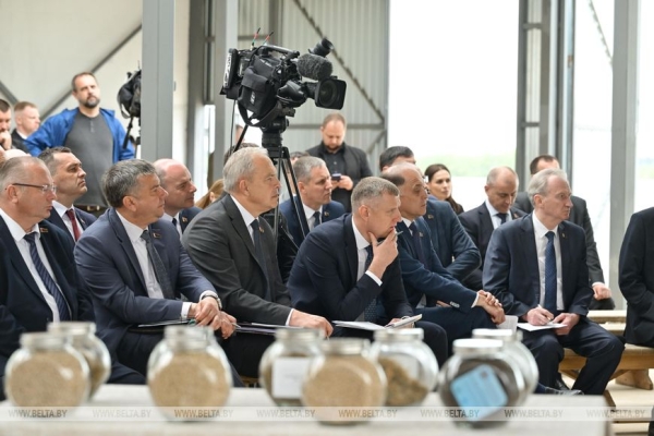 Семинар на ферме, подготовка к саммиту, выдающиеся выпускники и спецпосланник Трампа. Итоги недели Президента