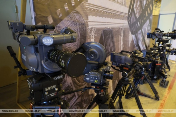 Лукашенко о "Беларусьфильме": пусть производят, продают и живут, нет - до свидания