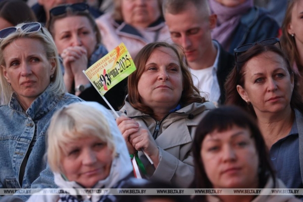 Фестиваль белорусской песни и поэзии в Молодечно завершился концертом в память о Мулявине Фестиваль белорусской песни и поэзии в Молодечно завершился концертом в память о Мулявине