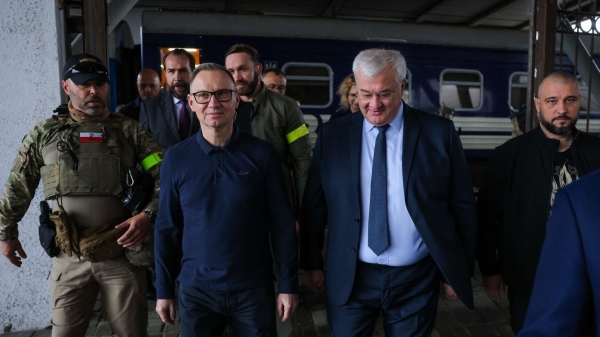 Охранник президента Польши нацепил шеврон Армии Крайовой в Киеве