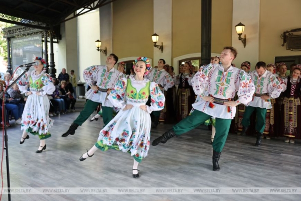 В Александровском сквере Минска стартовал цикл концертов выходного дня 