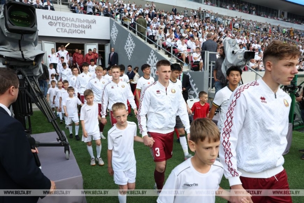 
Шальная мысль Лукашенко и сюрприз от Си Цзиньпина. Как в Минске появился Национальный футбольный стадион
