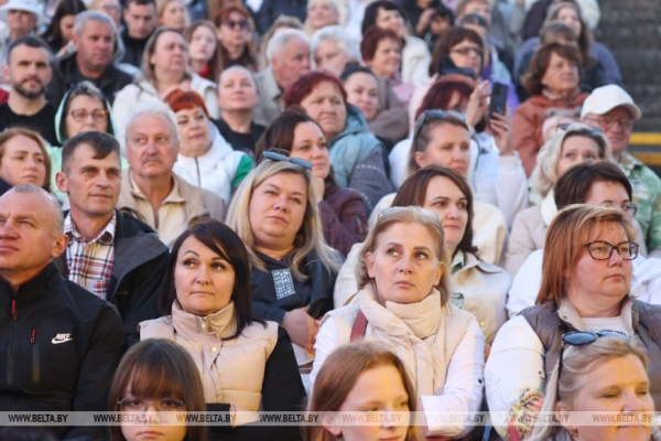 Фестиваль белорусской песни и поэзии в Молодечно завершился концертом в память о Мулявине Фестиваль белорусской песни и поэзии в Молодечно завершился концертом в память о Мулявине