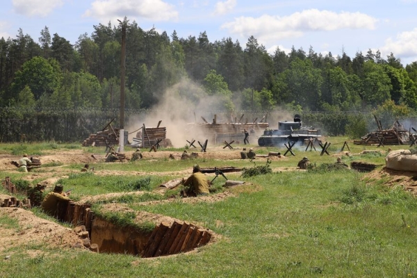 Исправление через творчество. Осужденные одной из колоний представили спектакль по пьесе "Рядовые"