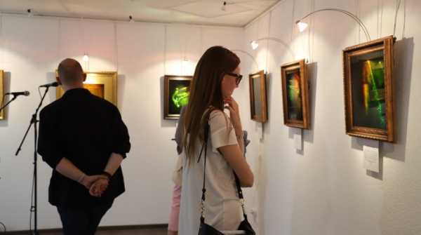 Крест Евфросинии Полоцкой, пояс Витовта и шведский кубок. Более 50 голограмм представили на выставке в Минске