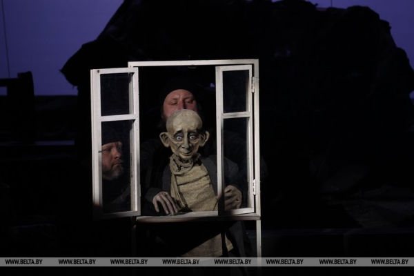 Премьера спектакля "Хутар" прошла в Белорусском театре кукол