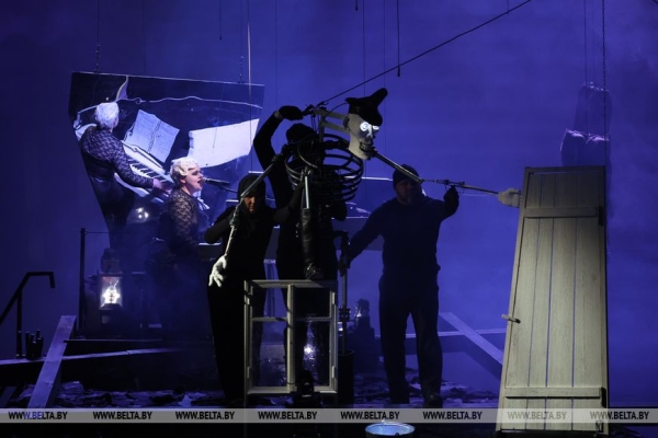 Премьера спектакля "Хутар" прошла в Белорусском театре кукол