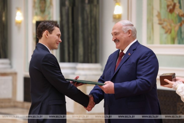 Семинар на ферме, подготовка к саммиту, выдающиеся выпускники и спецпосланник Трампа. Итоги недели Президента