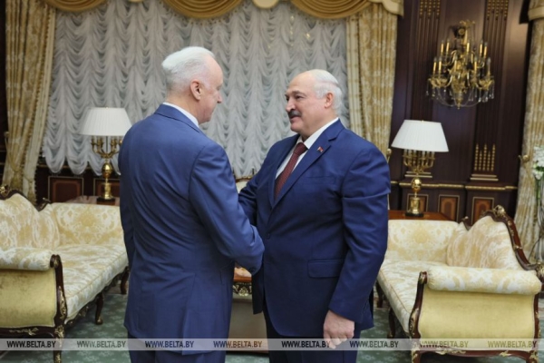 Семинар на ферме, подготовка к саммиту, выдающиеся выпускники и спецпосланник Трампа. Итоги недели Президента