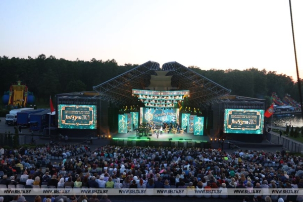 Фестиваль белорусской песни и поэзии в Молодечно завершился концертом в память о Мулявине Фестиваль белорусской песни и поэзии в Молодечно завершился концертом в память о Мулявине