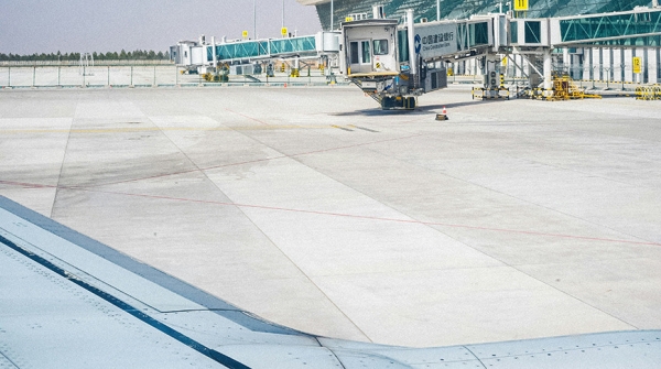 В аэропорту Эль-Кувейта пассажиров самолета эвакуировали после сообщения о бомбе В аэропорту Эль-Кувейта пассажиров самолета эвакуировали после сообщения о бомбе