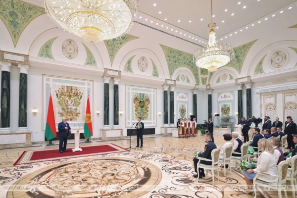 Семинар на ферме, подготовка к саммиту, выдающиеся выпускники и спецпосланник Трампа. Итоги недели Президента