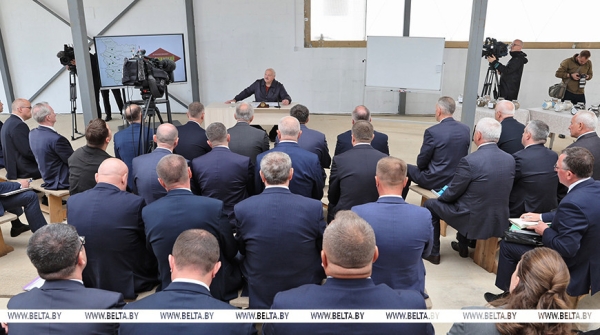 "Специалистов много. Пока хромает организация". Лукашенко о кадровом эксперименте среди руководителей областей