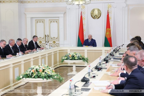 Лукашенко потребовал выстроить четкую идеологическую работу в стране