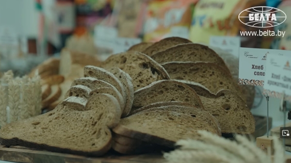 "Вы мне его больше не присылайте корзинами!" А вы знали, где пекут любимый хлеб Лукашенко 