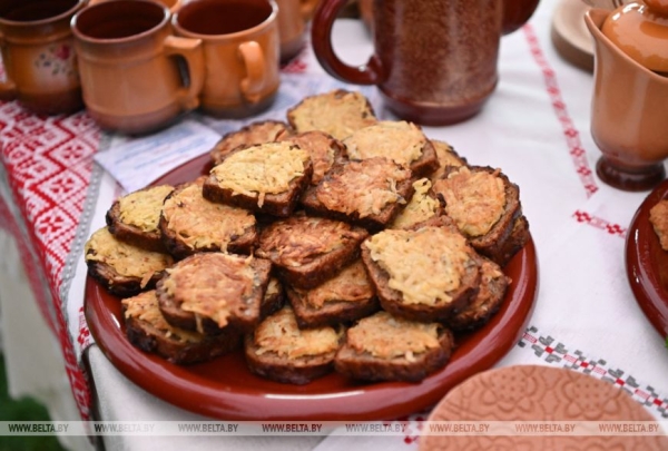 С любовью к малой родине, вкусно и творчески. Как прошел первый день "Вытокаў" в Поставах 