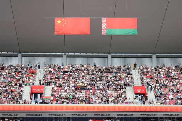 
Шальная мысль Лукашенко и сюрприз от Си Цзиньпина. Как в Минске появился Национальный футбольный стадион
