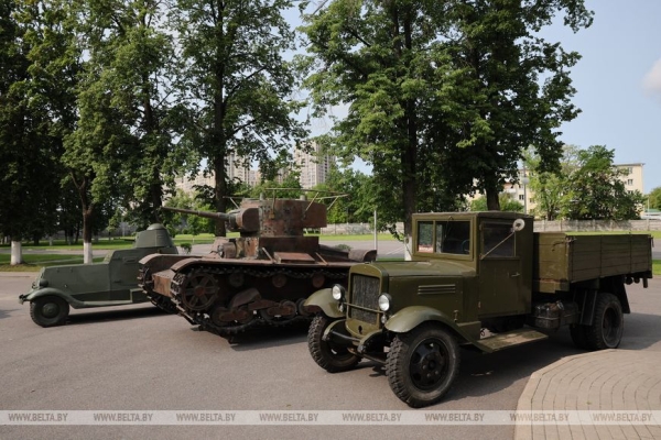 Лукашенко о "Беларусьфильме": пусть производят, продают и живут, нет - до свидания