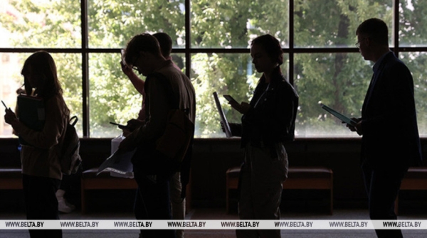 Минобразования рассказало о сроках и особенностях приема документов в вузы