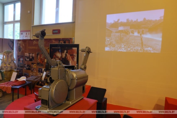 Лукашенко о "Беларусьфильме": пусть производят, продают и живут, нет - до свидания