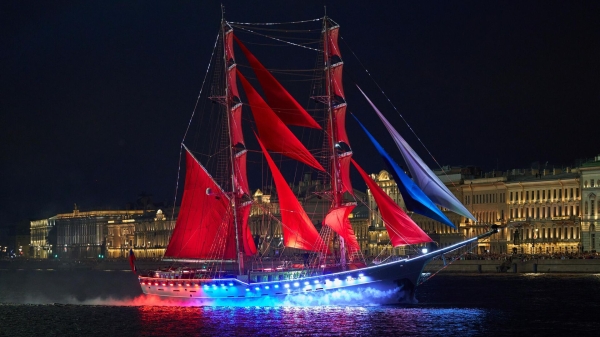 В Петербурге на Дворцовой площади пройдет праздничный концерт для выпускников