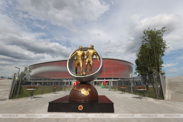 
Шальная мысль Лукашенко и сюрприз от Си Цзиньпина. Как в Минске появился Национальный футбольный стадион
