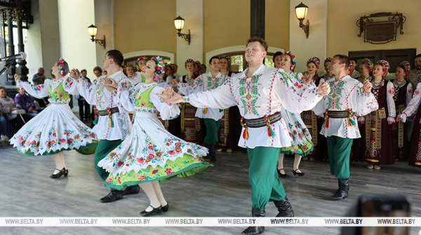 В Александровском сквере Минска стартовал цикл концертов выходного дня 