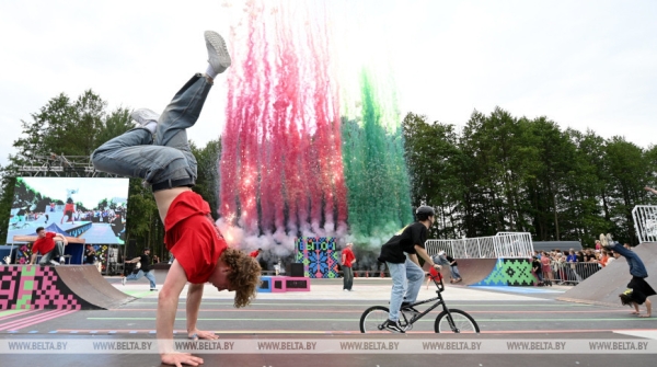 С фейерверком и шоу. Скейт-роллер-парк открыли на фестивале "Вытокі" в Поставах С фейерверком и шоу. Скейт-роллер-парк открыли на фестивале "Вытокі" в Поставах