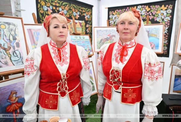 С любовью к малой родине, вкусно и творчески. Как прошел первый день "Вытокаў" в Поставах 