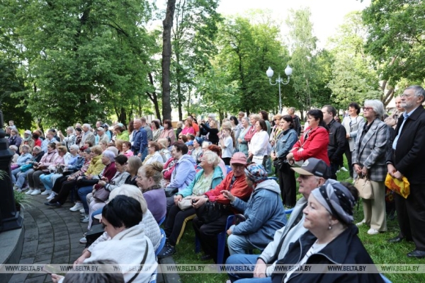 В Александровском сквере Минска стартовал цикл концертов выходного дня 