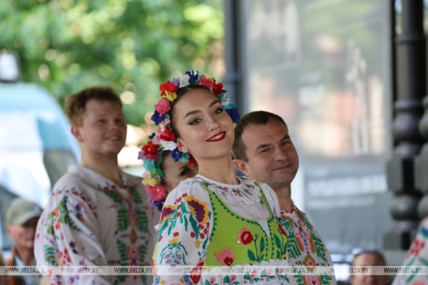 В Александровском сквере Минска стартовал цикл концертов выходного дня 