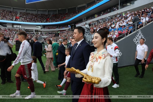 
Шальная мысль Лукашенко и сюрприз от Си Цзиньпина. Как в Минске появился Национальный футбольный стадион
