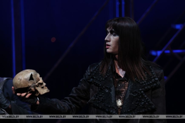 "Гамлет", "Пиковая дама" и другие популярные спектакли. В Минске стартовали гастроли Качаловского театра