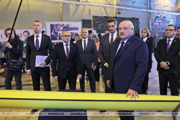 Лукашенко о "Беларусьфильме": пусть производят, продают и живут, нет - до свидания