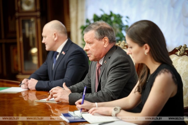 Семинар на ферме, подготовка к саммиту, выдающиеся выпускники и спецпосланник Трампа. Итоги недели Президента