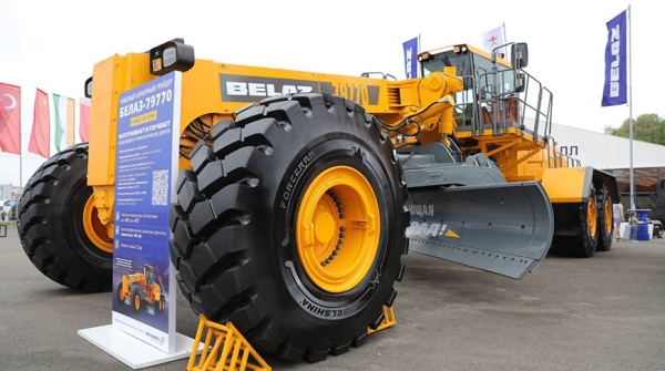 Карьерный грейдер БЕЛАЗ стал одной из главных премьер отраслевой выставки в Новокузнецке Карьерный грейдер БЕЛАЗ стал одной из главных премьер отраслевой выставки в Новокузнецке
