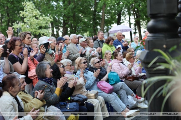 В Александровском сквере Минска стартовал цикл концертов выходного дня 