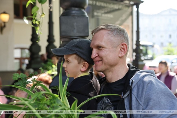 В Александровском сквере Минска стартовал цикл концертов выходного дня 