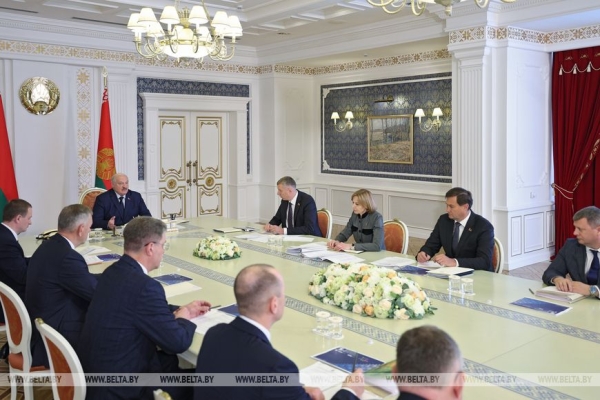 Семинар на ферме, подготовка к саммиту, выдающиеся выпускники и спецпосланник Трампа. Итоги недели Президента