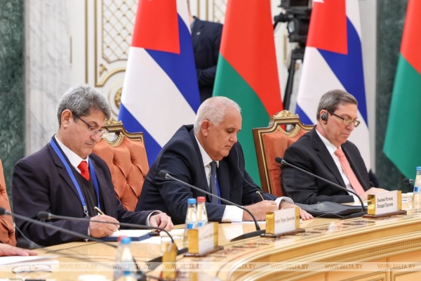 
Лукашенко: теплый и союзнический характер диалога Беларусь и Куба сохранят на долгие годы
