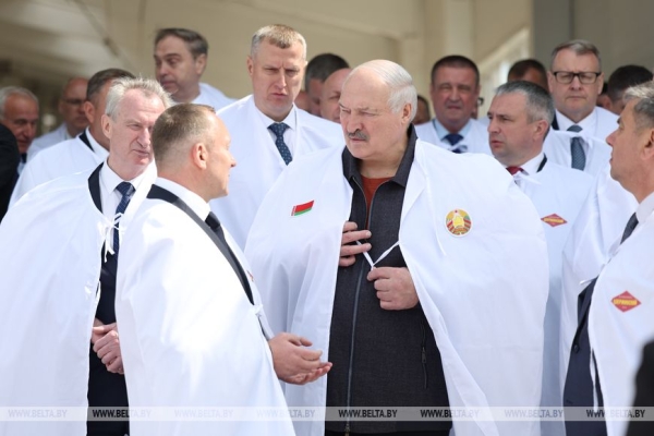 Семинар на ферме, подготовка к саммиту, выдающиеся выпускники и спецпосланник Трампа. Итоги недели Президента