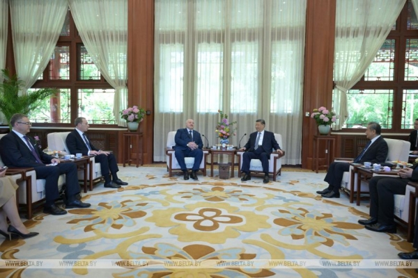 Дружеский обед с Си Цзиньпином, китайский стадион в Минске и патриарший визит. Итоги недели Президента Дружеский обед с Си Цзиньпином, китайский стадион в Минске и патриарший визит. Итоги недели Президента